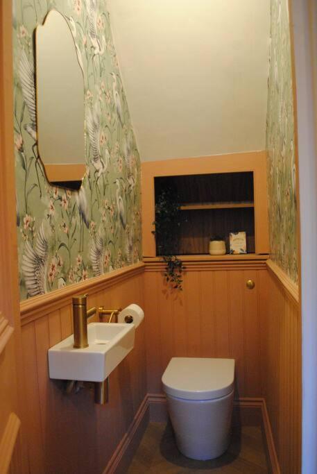Cosy Renovated House In Warrington Villa Buitenkant foto