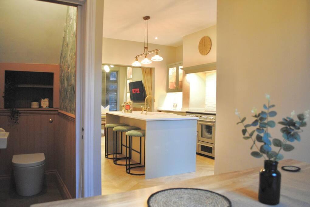 Cosy Renovated House In Warrington Villa Buitenkant foto