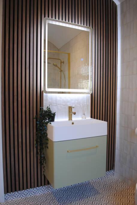 Cosy Renovated House In Warrington Villa Buitenkant foto