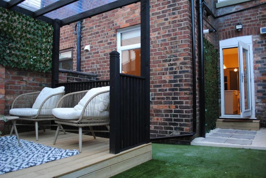 Cosy Renovated House In Warrington Villa Buitenkant foto