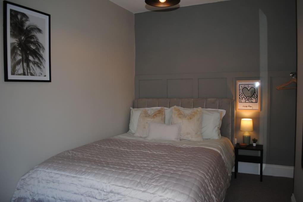 Cosy Renovated House In Warrington Villa Buitenkant foto