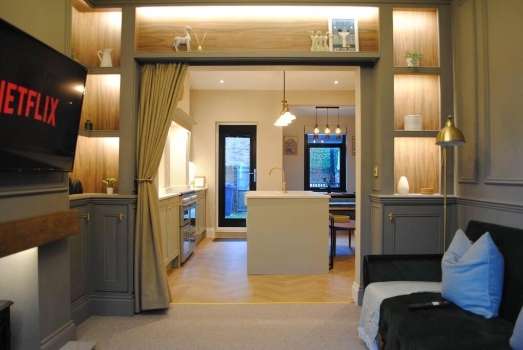 Cosy Renovated House In Warrington Villa Buitenkant foto